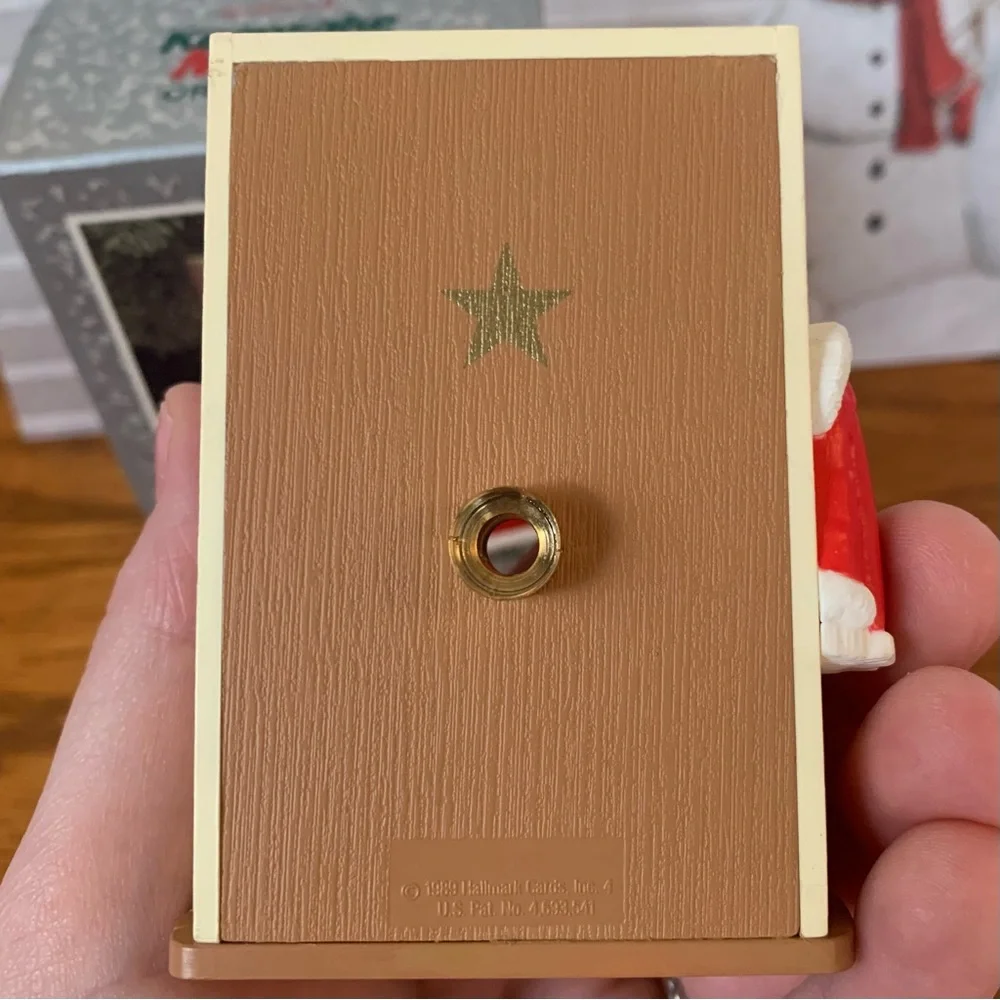 🎄2/20🎄Hallmark Magic Ornament